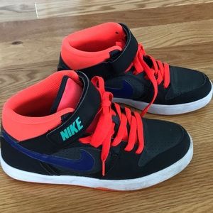 Nike Boys high tops Size 5.5 Youth
